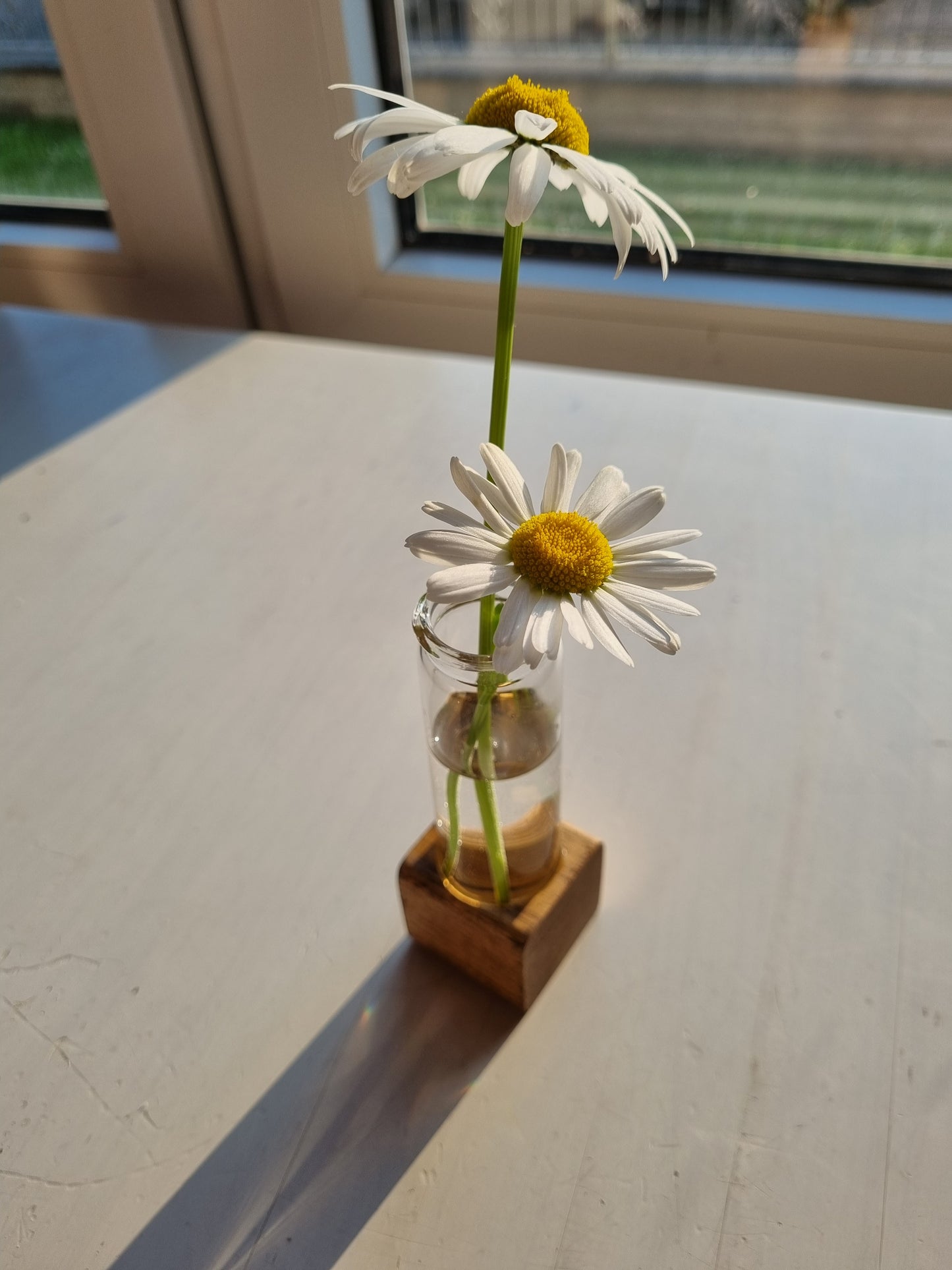 Mini-Reagenzglasvase aus Robinien-Massivholz, Wunschgravur möglich (versch. Varianten)