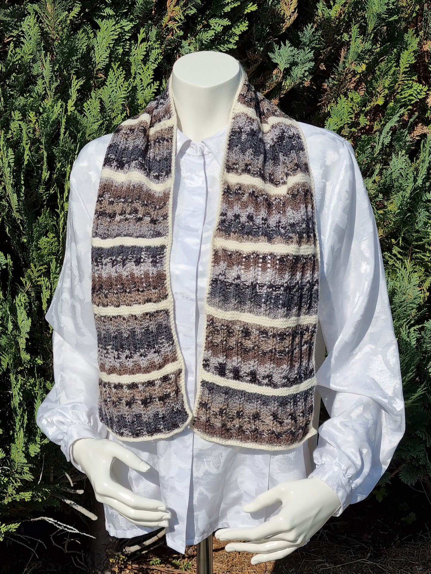 Schal aus feiner Sockenwolle grau-braun-offwhite, handgestrickt