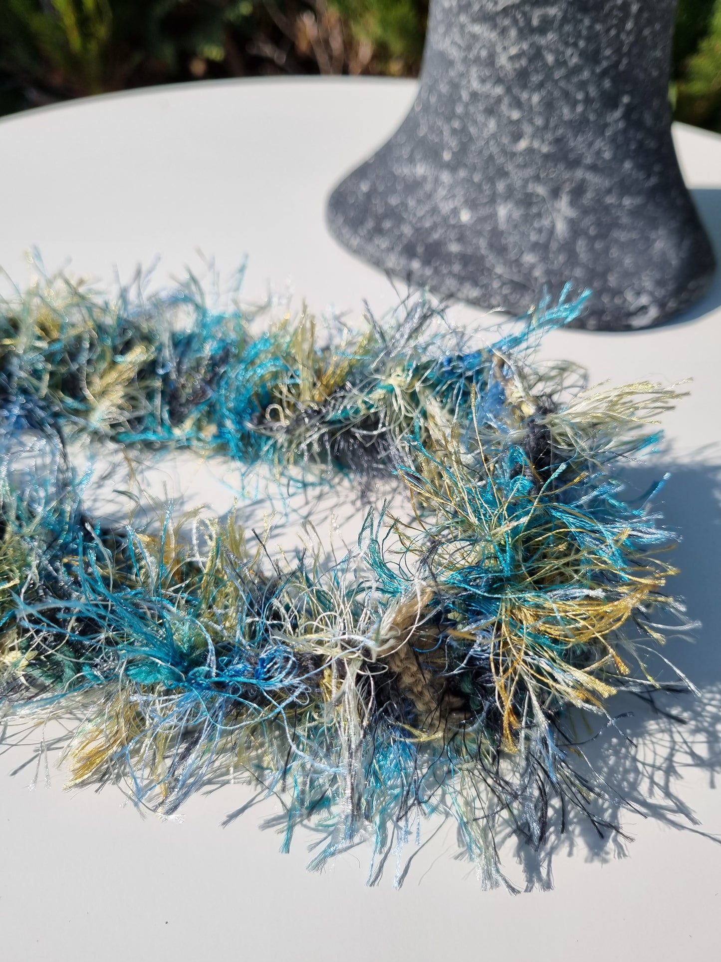 Filzhut in Schilfgrün mit Band, handgestrickt, Gr. 58/59