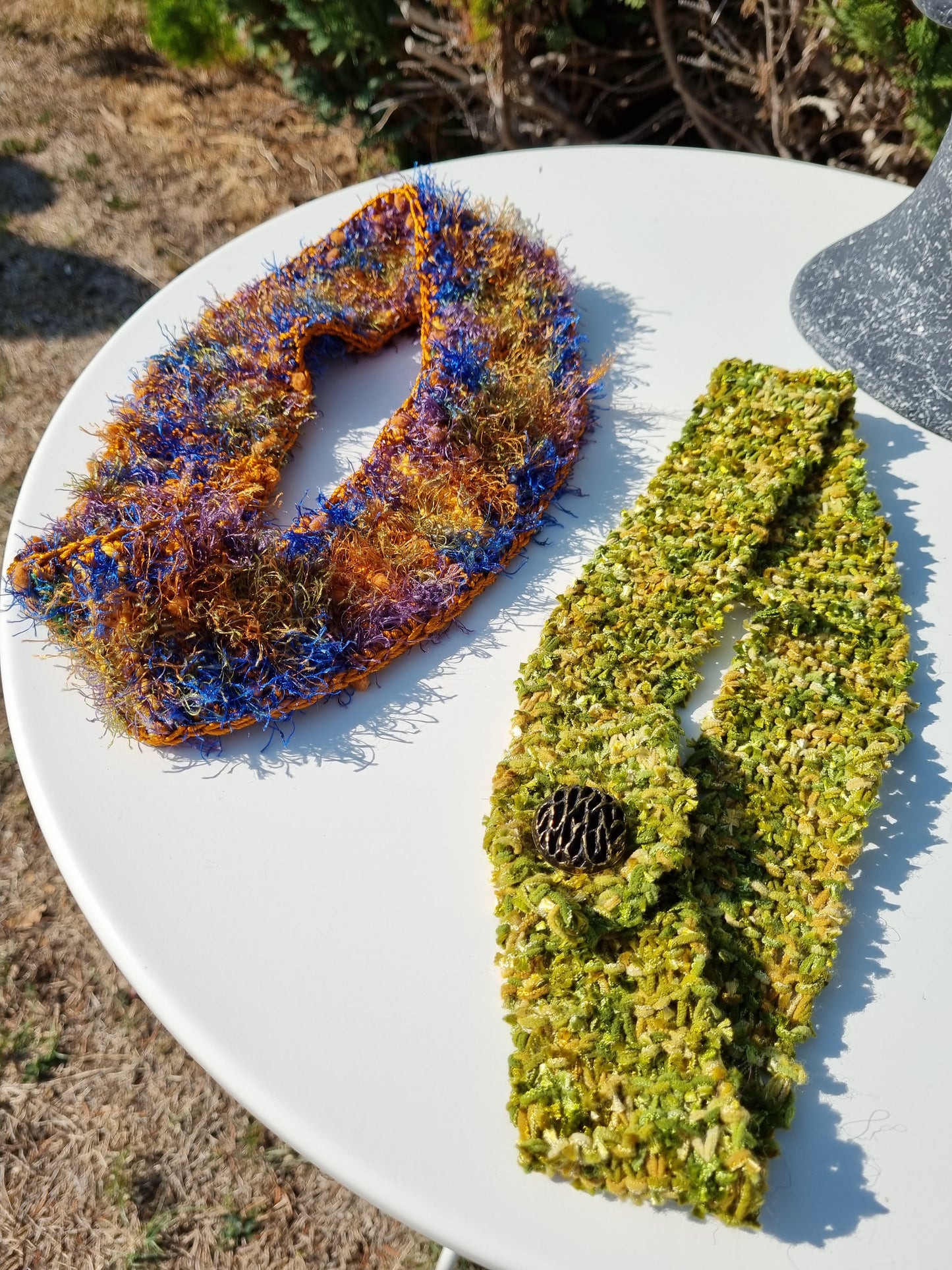 Filzhut in Moosgrün mit 2 Bändern, handgestrickt, Gr. 58/59