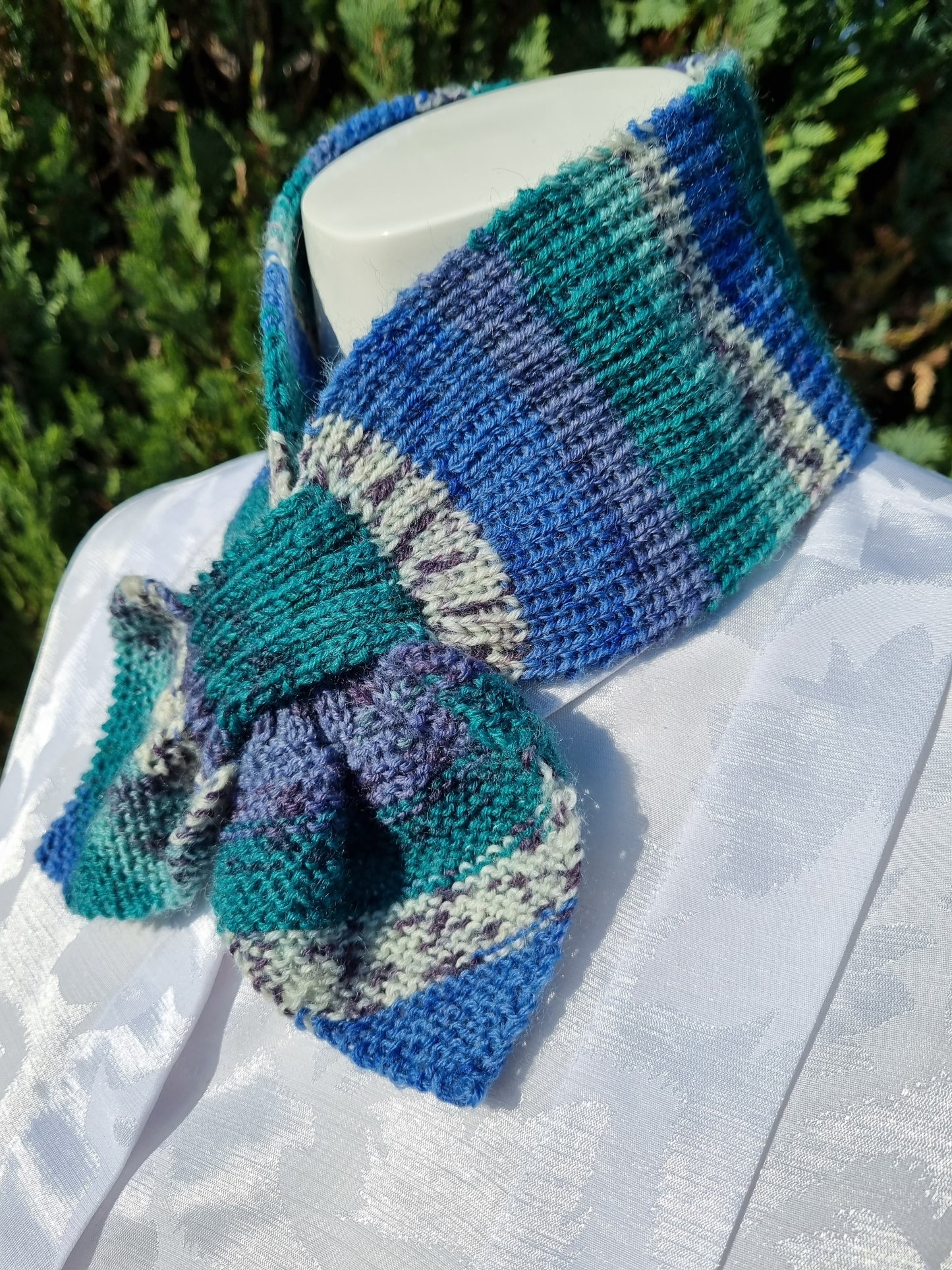 Steckschal multicolor nach historischem Muster, handgestrickt