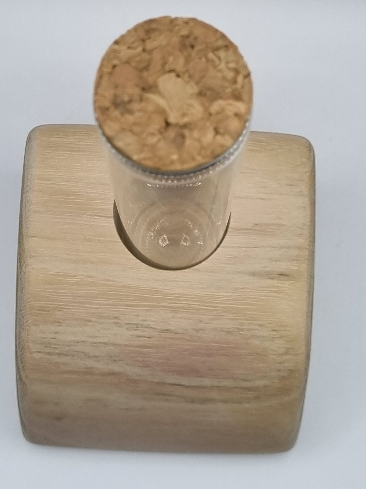 Reagenzglasvase einfach, Grundplatte aus massiver Robinie, unbehandelt, Unikat