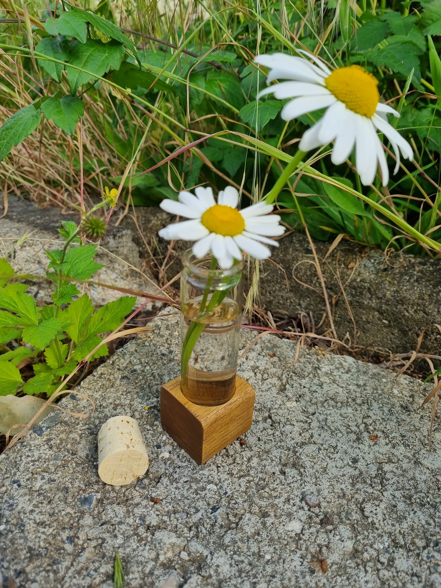 Mini-Reagenzglasvase aus Robinien-Massivholz, Wunschgravur möglich (versch. Varianten)