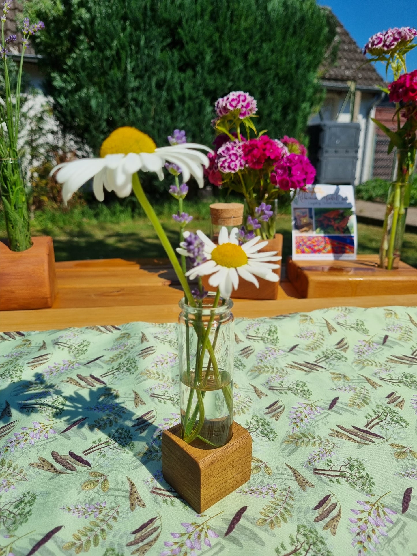 Mini-Reagenzglasvase aus Robinien-Massivholz, Wunschgravur möglich (versch. Varianten)