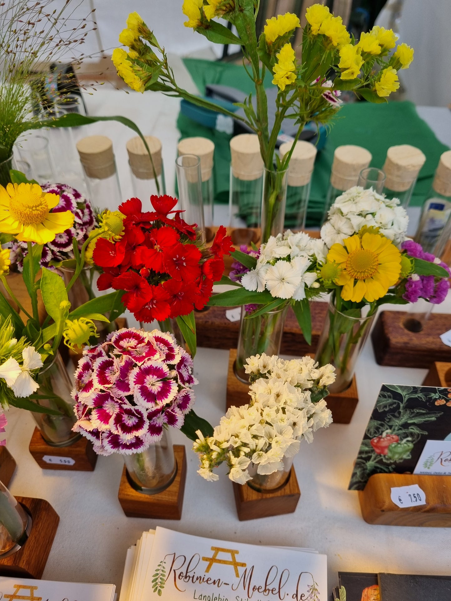 Mini-Reagenzglasvase aus Robinien-Massivholz, Wunschgravur möglich (versch. Varianten)