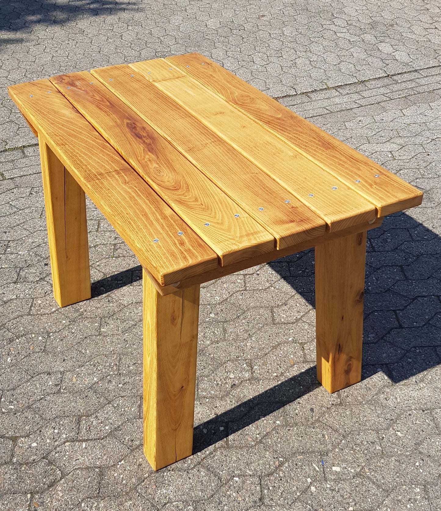 Gartentisch aus massivem Robinienholz, geölt