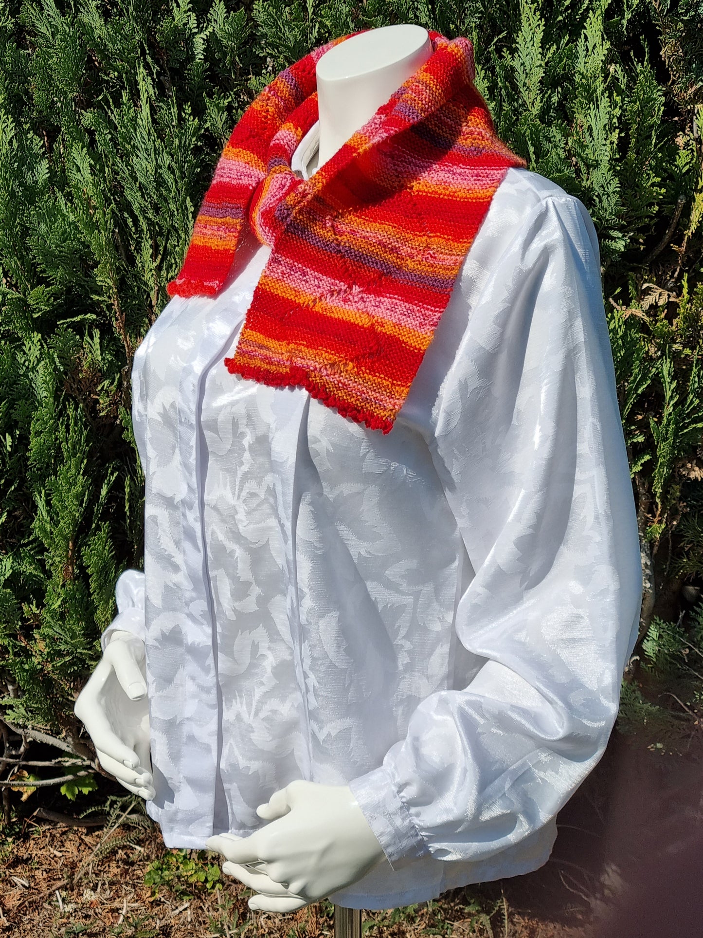 Schal in Rottönen, handgestrickt