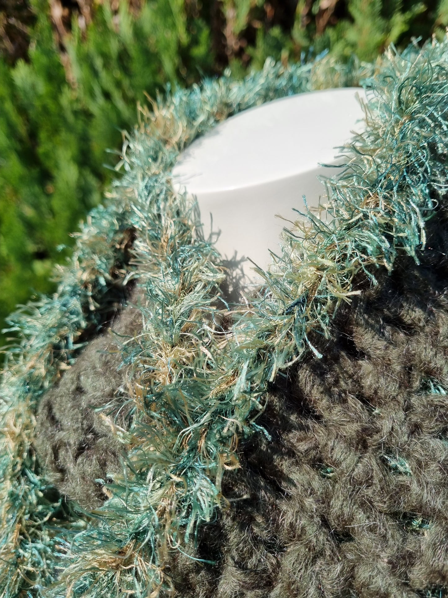 Schal in Oliv, handgehäkelt