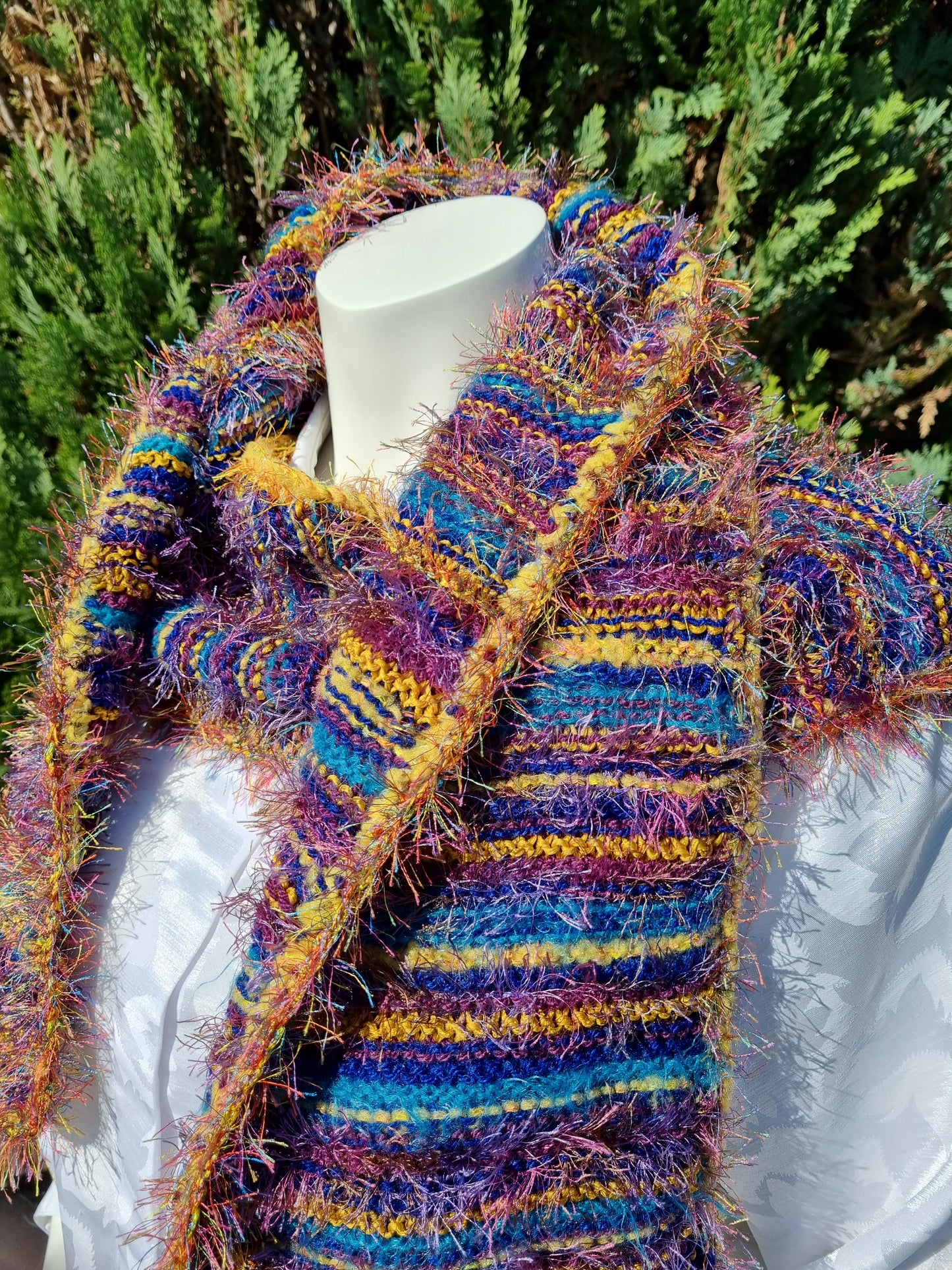 Handgestrickter Schal multicolor