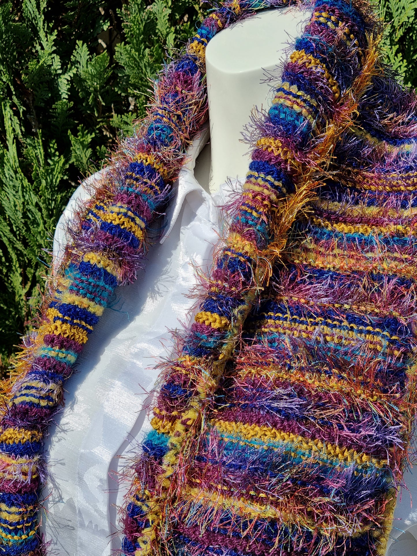 Handgestrickter Schal multicolor