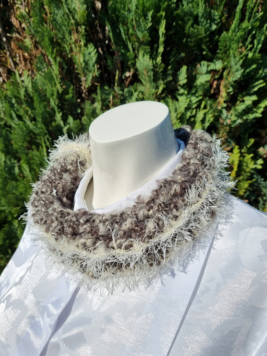 Kurzer Loop/ Kragen graumeliert, handgehäkelt