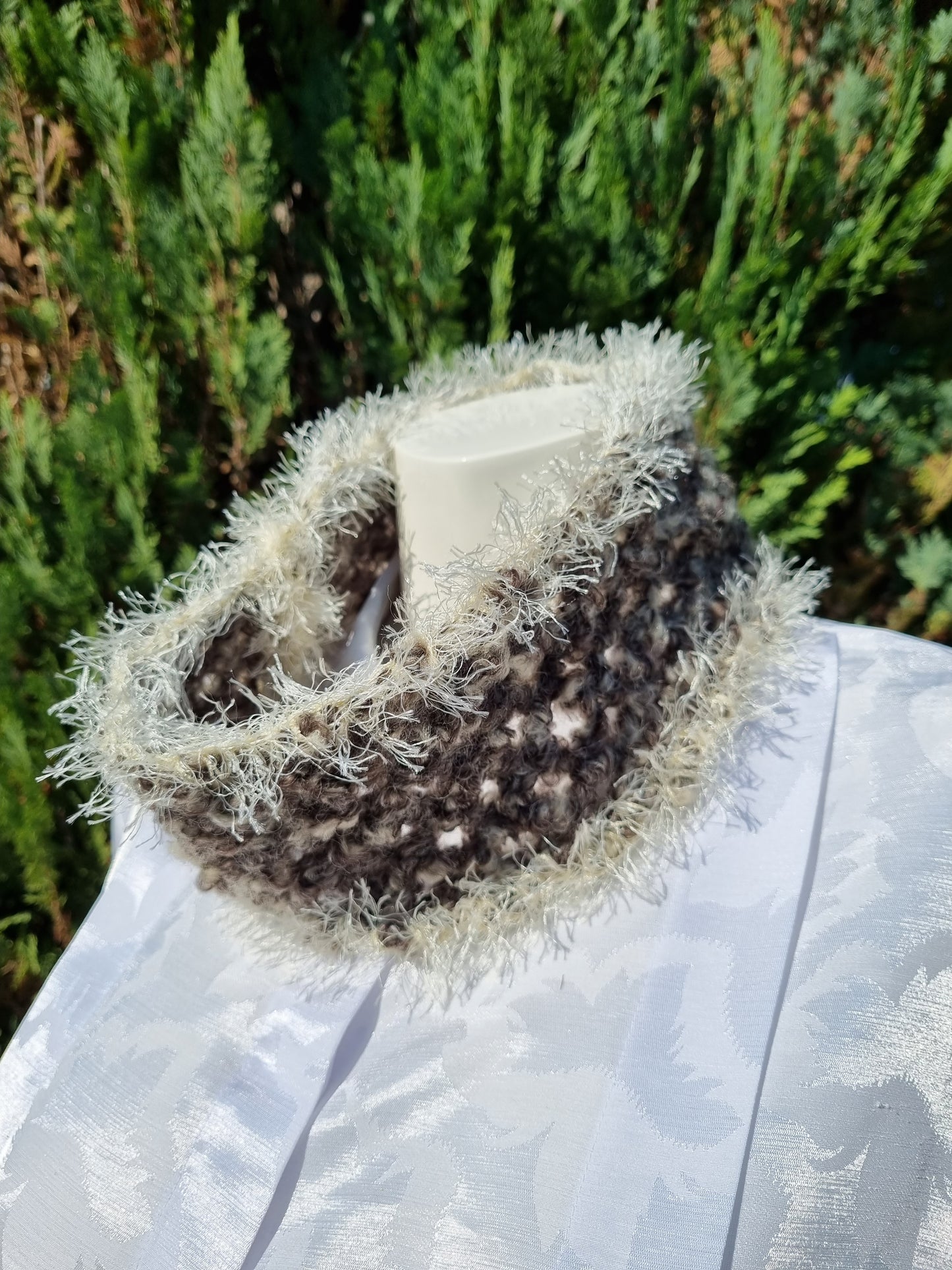 Kurzer Loop/ Kragen graumeliert, handgehäkelt