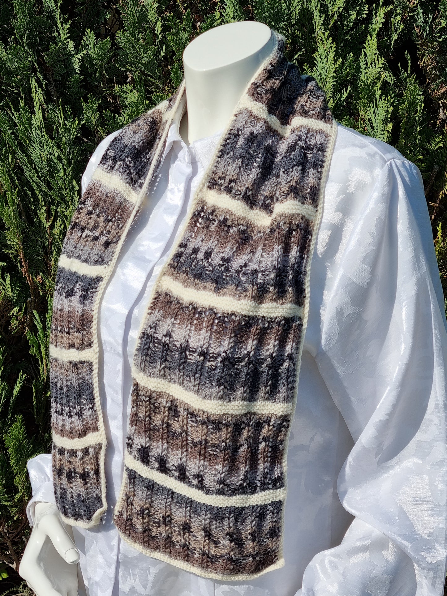 Schal aus feiner Sockenwolle grau-braun-offwhite, handgestrickt