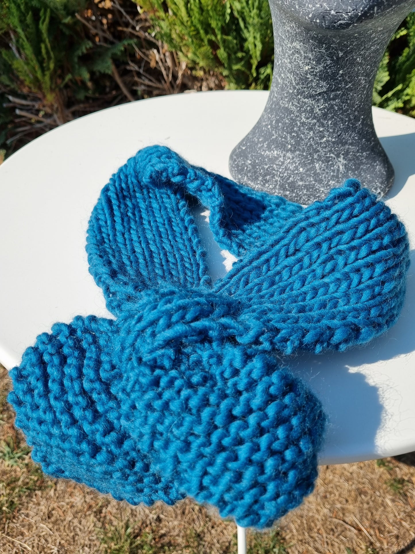 Filzhut in Petrol mit Band, handgestrickt, Gr. 58/59