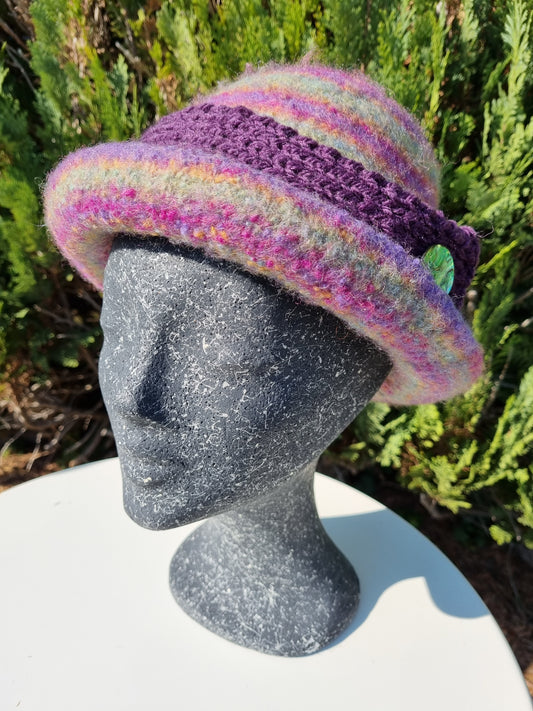 Filzhut mit Farbverlauf und Band, handgestrickt, Gr. 58/59