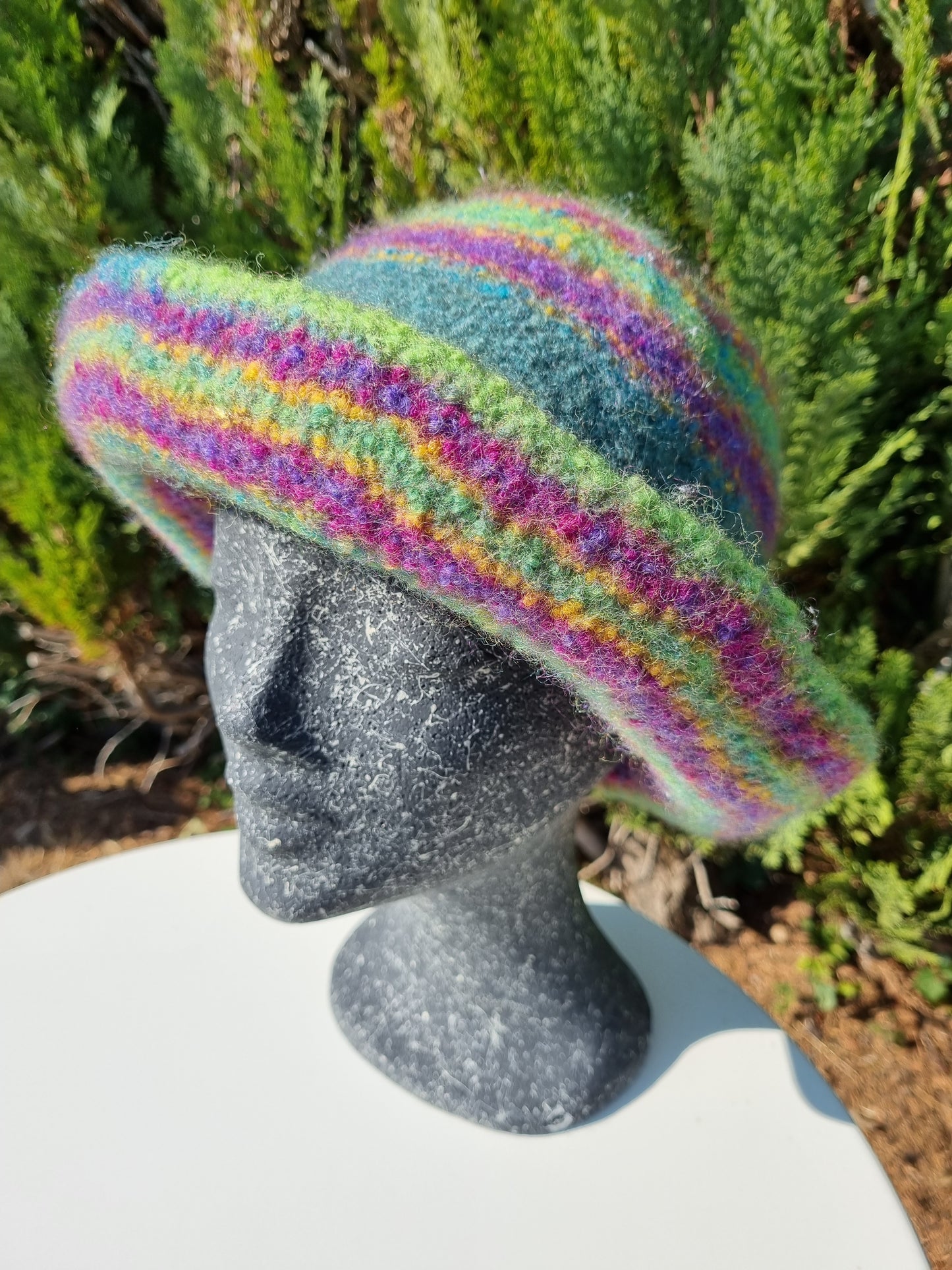 Filzhut mit Farbverlauf, handgestrickt, Gr. 58/59