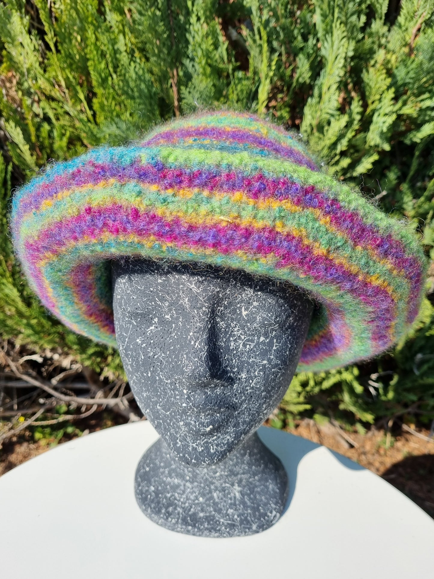 Filzhut mit Farbverlauf, handgestrickt, Gr. 58/59