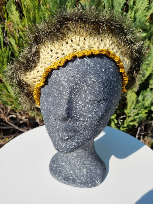 Pfiffige Baskenmütze in Gelb-und Grüntönen, Gr. ca. 58/59, handgehäkelt