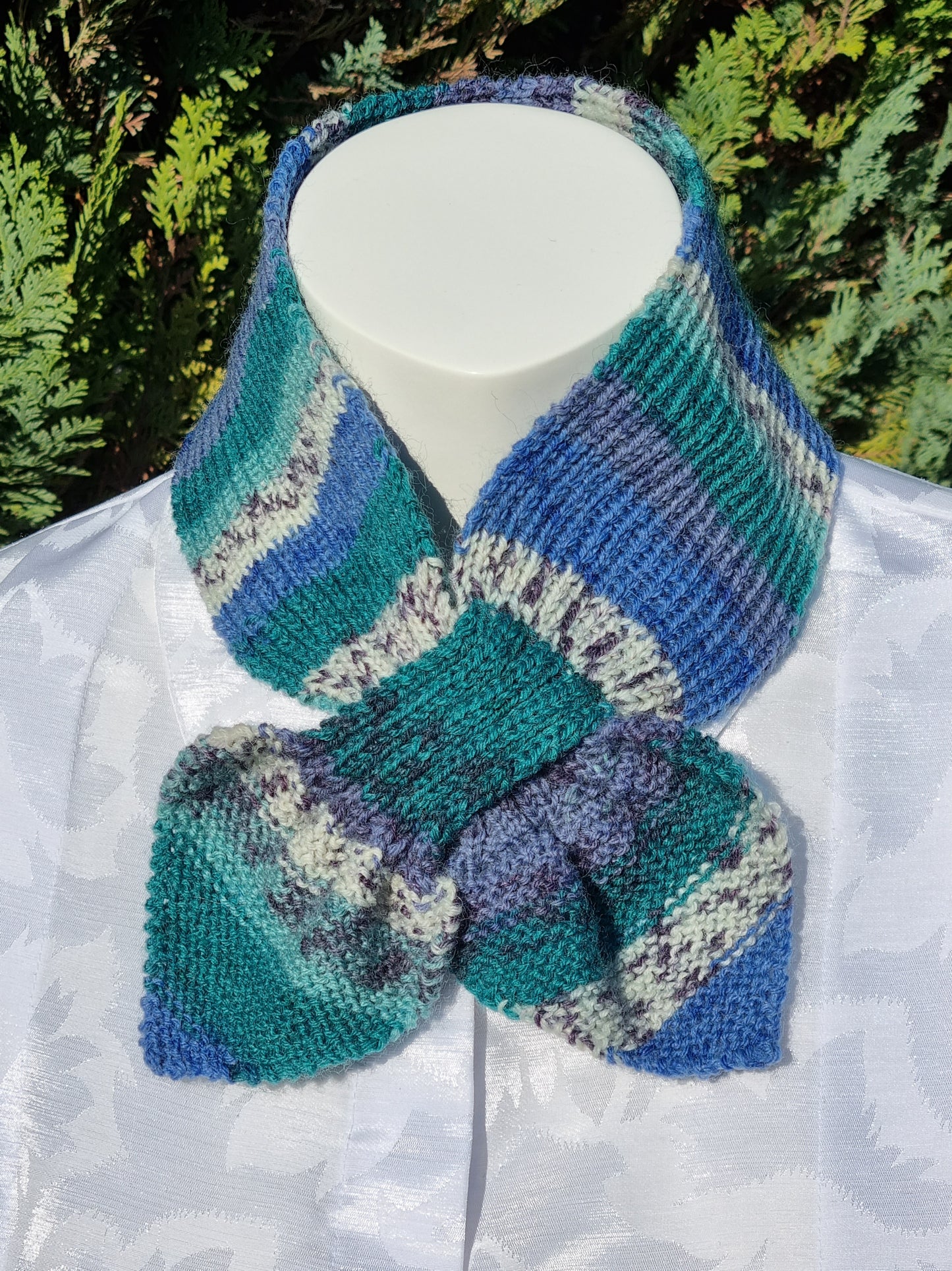 Steckschal multicolor nach historischem Muster, handgestrickt