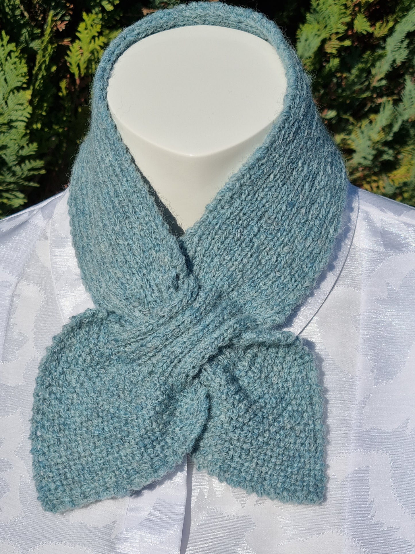 Steckschal nach historischem Muster, handgestrickt, schilfgrün-melange  mit Alpaka