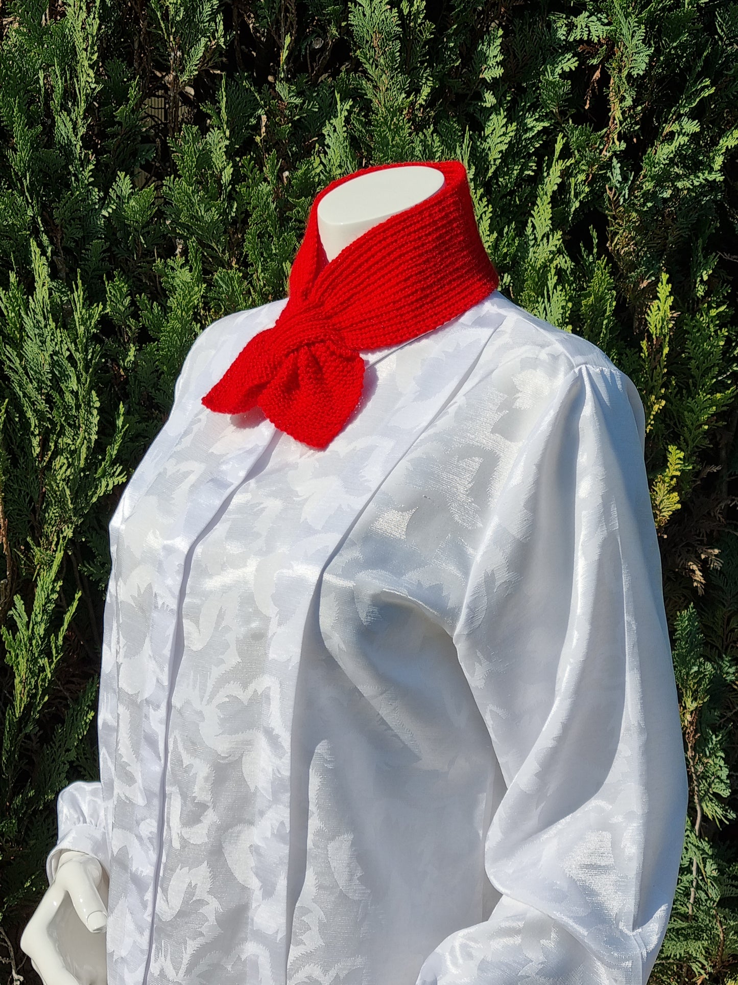 Steckschal rot nach historischem Muster, handgestrickt