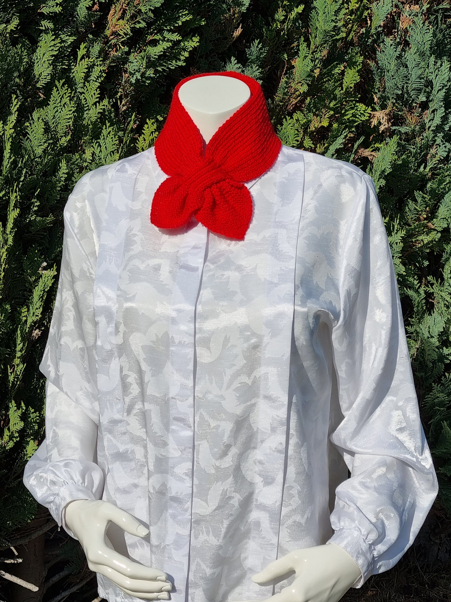 Steckschal rot nach historischem Muster, handgestrickt