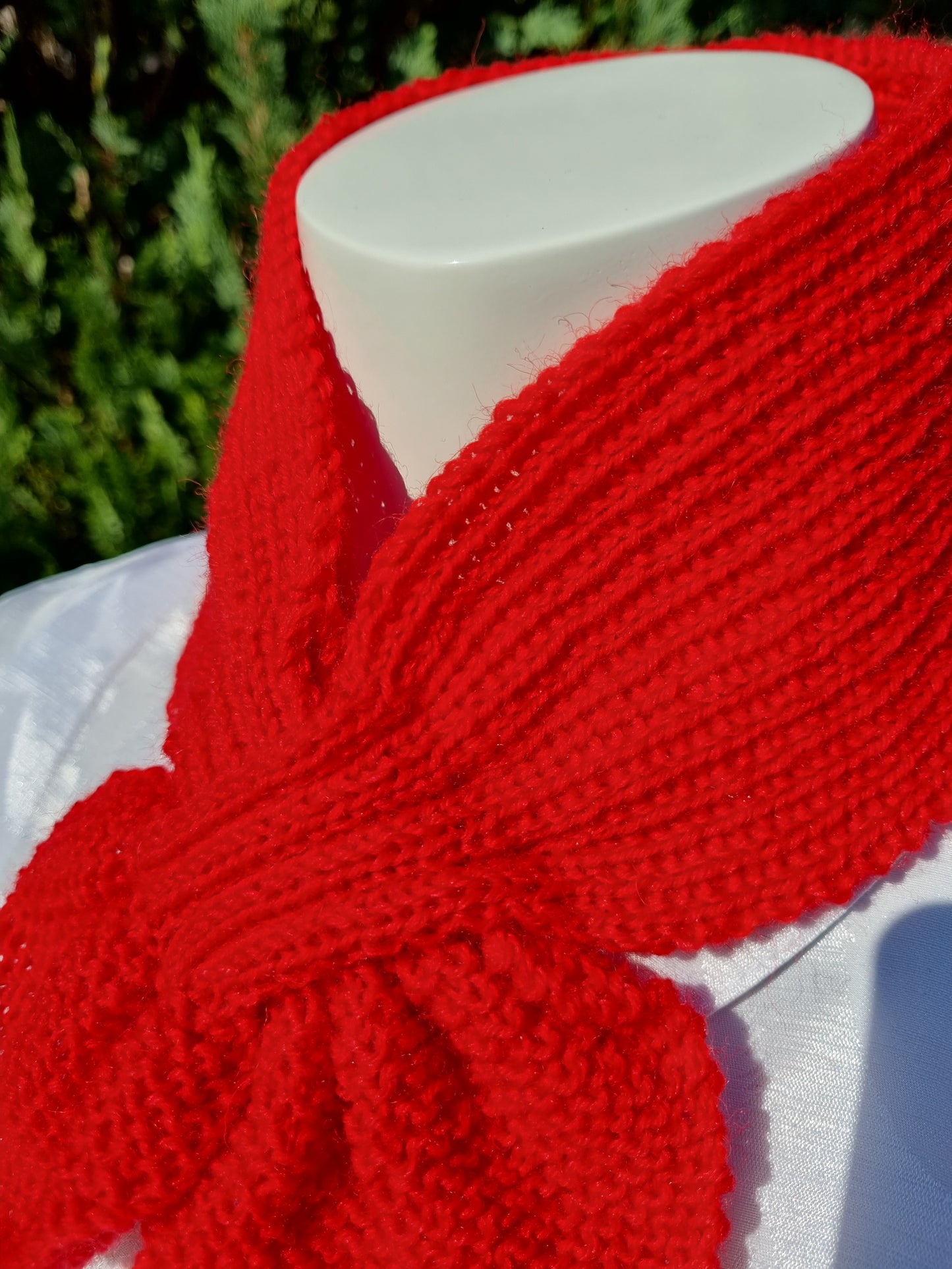 Steckschal rot nach historischem Muster, handgestrickt