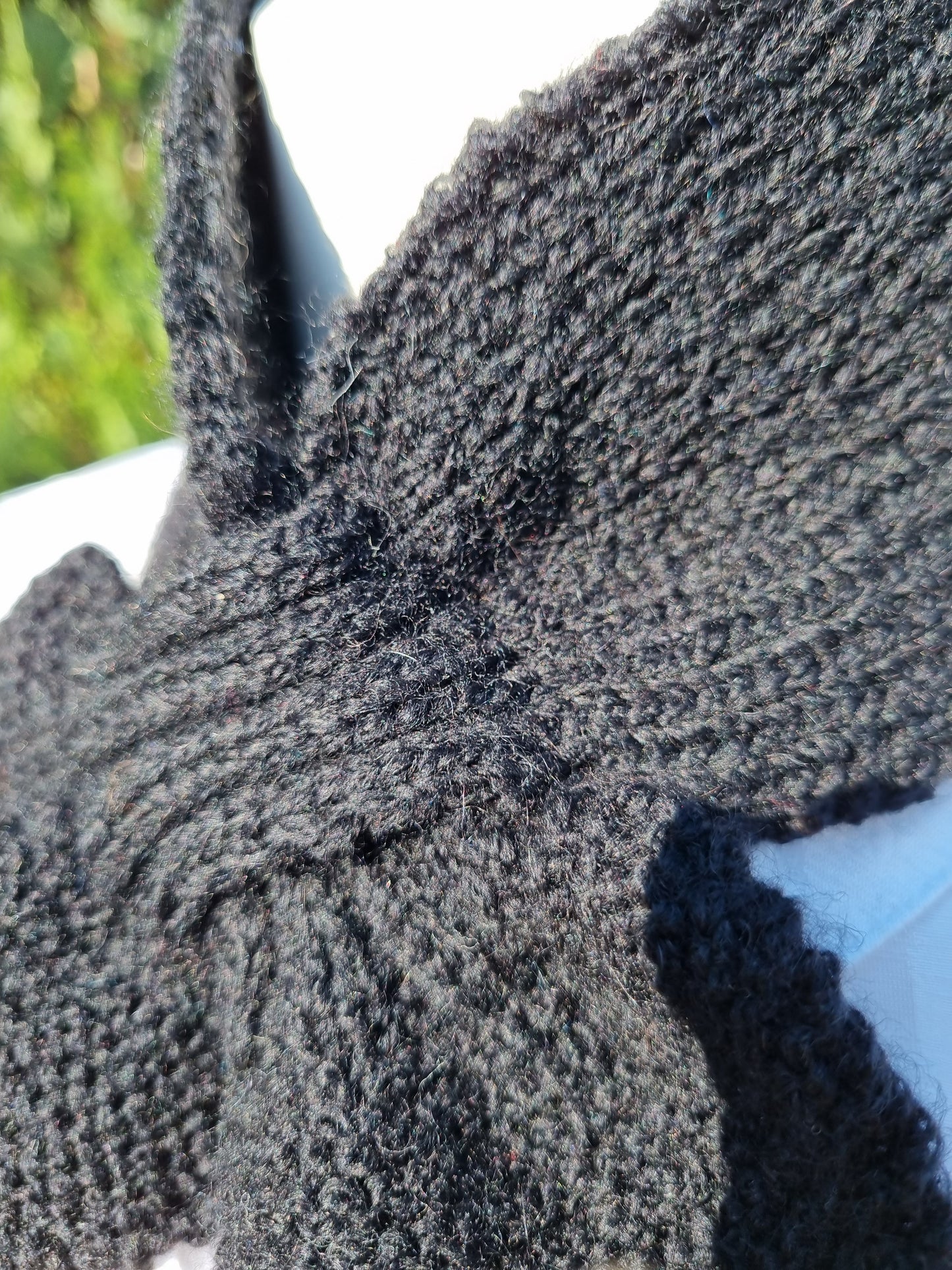 Steckschal schwarz mit Alpaka-Anteil nach historischem Muster, handgestrickt