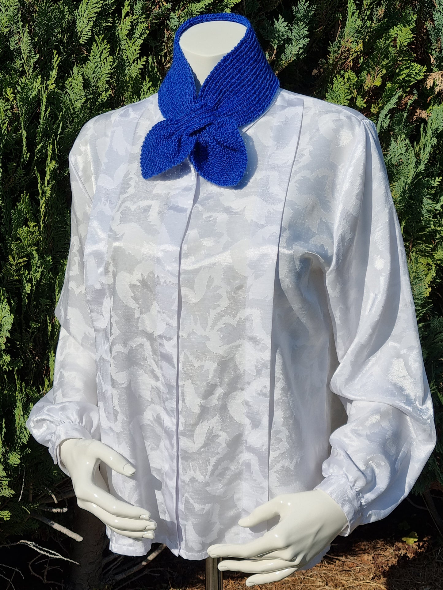 Steckschal blau nach historischem Muster, handgestrickt