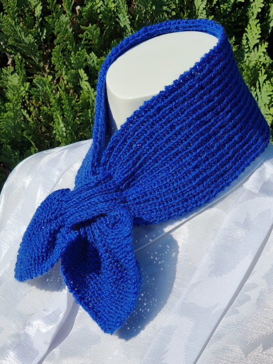 Steckschal blau nach historischem Muster, handgestrickt