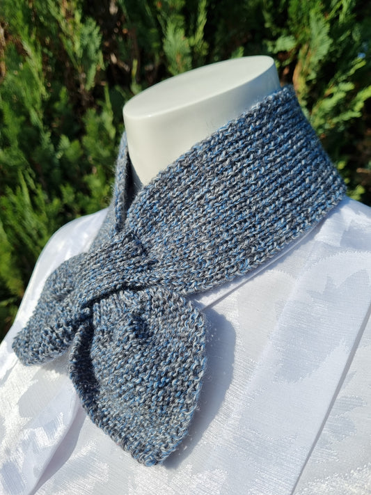 Steckschal handgestrickt nach historischem Muster, jeansblau-grau meliert