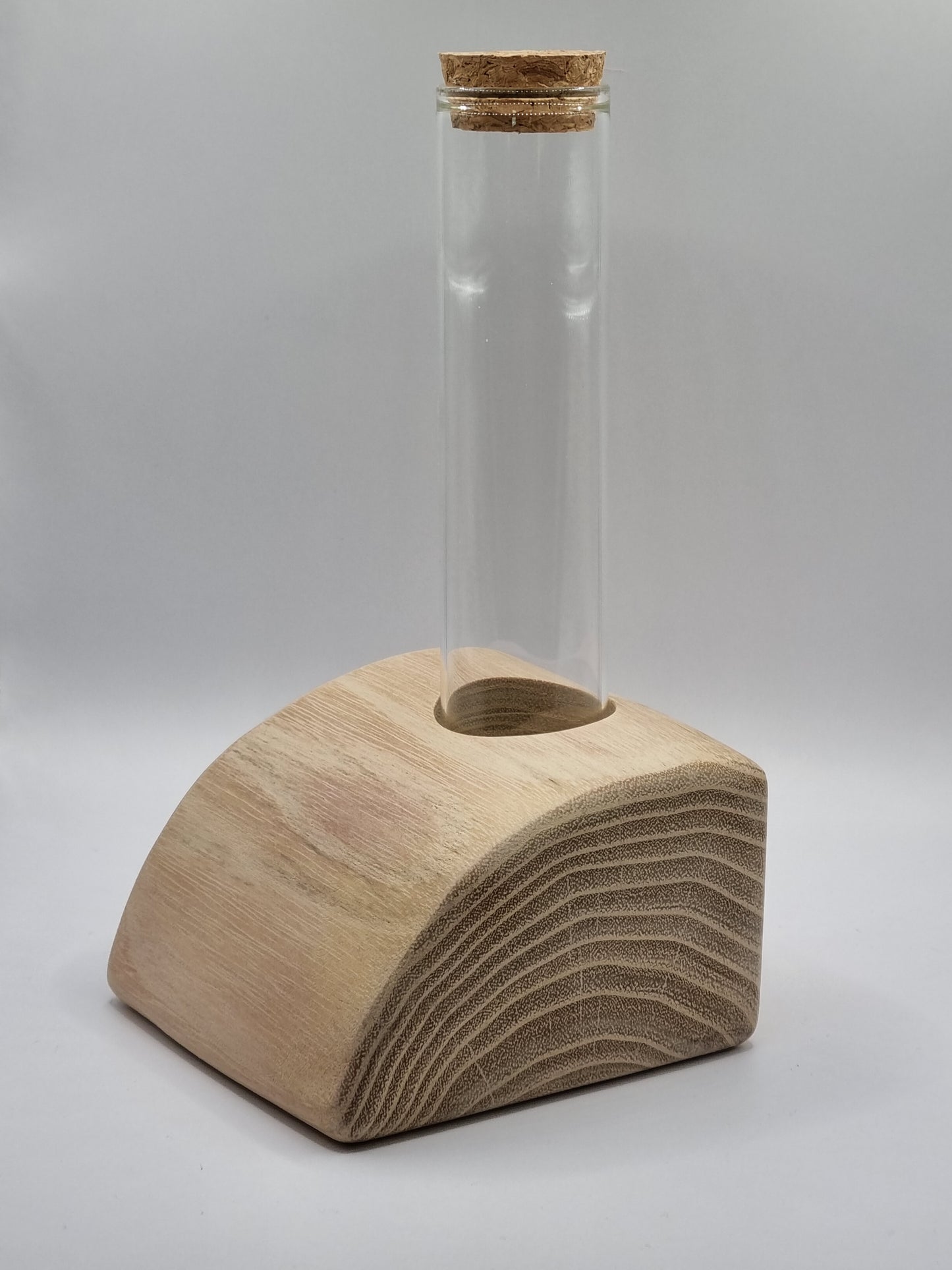Reagenzglasvase einfach, Grundplatte aus massiver Robinie, unbehandelt, Unikat