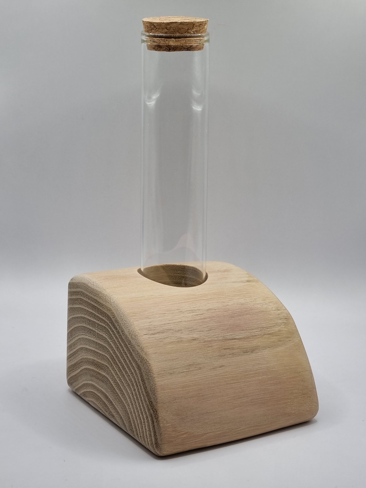 Reagenzglasvase einfach, Grundplatte aus massiver Robinie, unbehandelt, Unikat