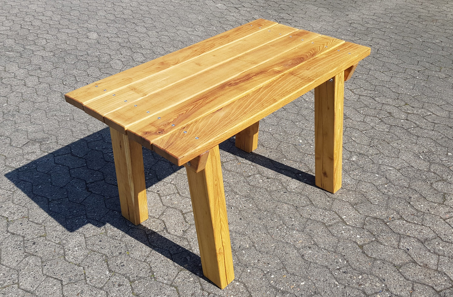 Gartentisch aus massivem Robinienholz, geölt