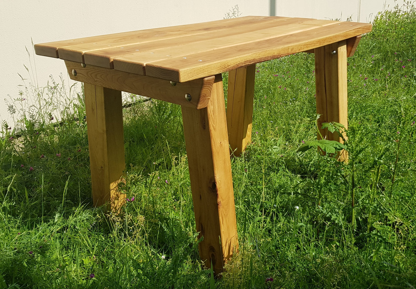 Gartentisch aus massivem Robinienholz, geölt