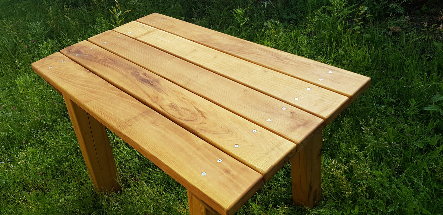 Gartentisch aus massivem Robinienholz, geölt